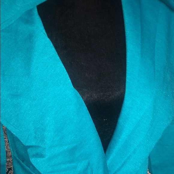 🆕 Jade Jacket with Hood - Picture 8 of 17